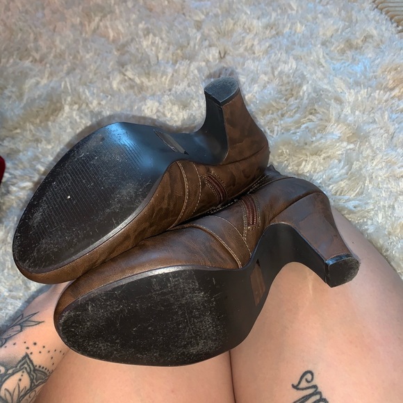 Brown high heeled boots 8 - Picture 3 of 8